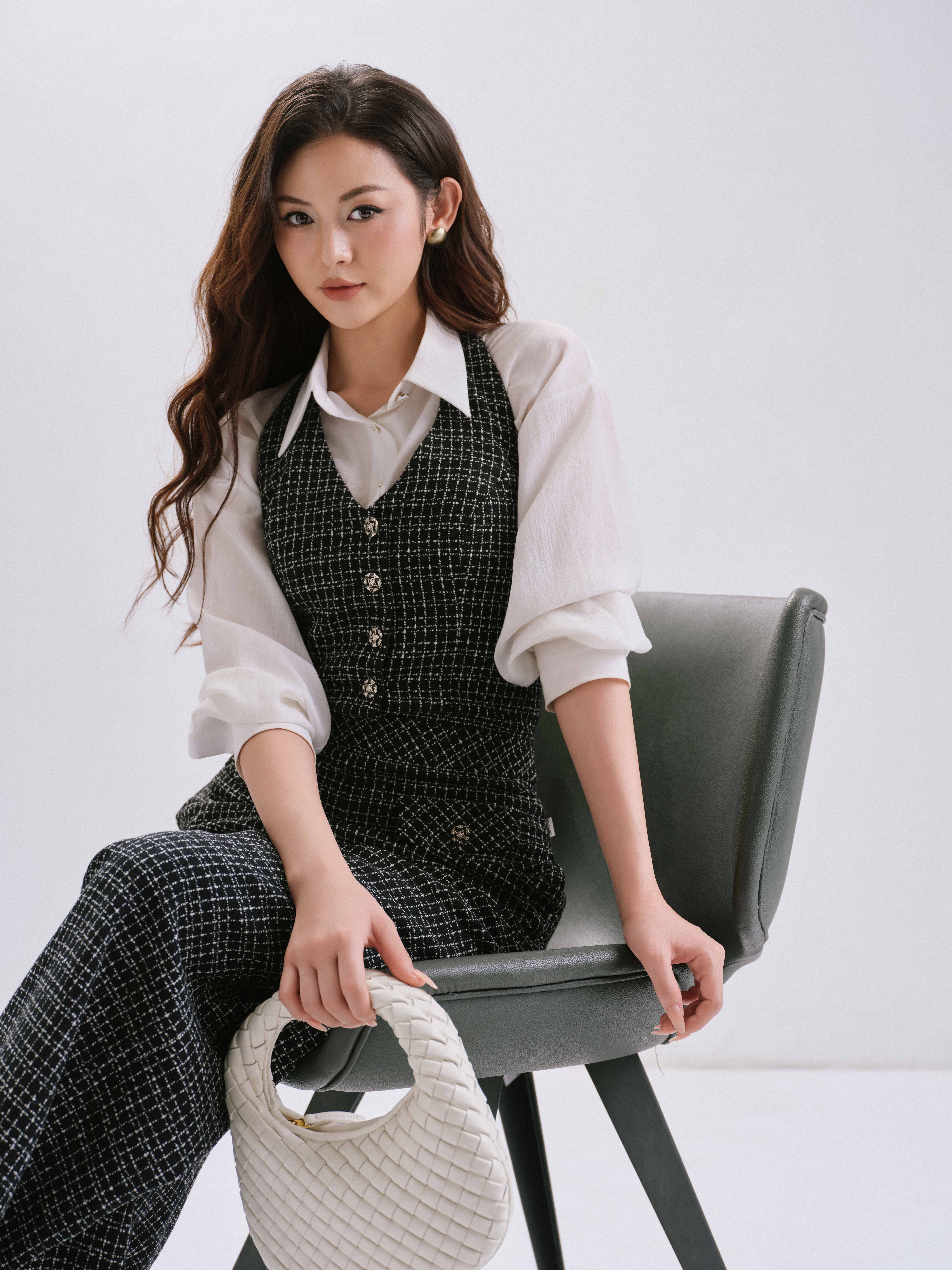 Jumsui cổ V ống đứng 2 nắp túi